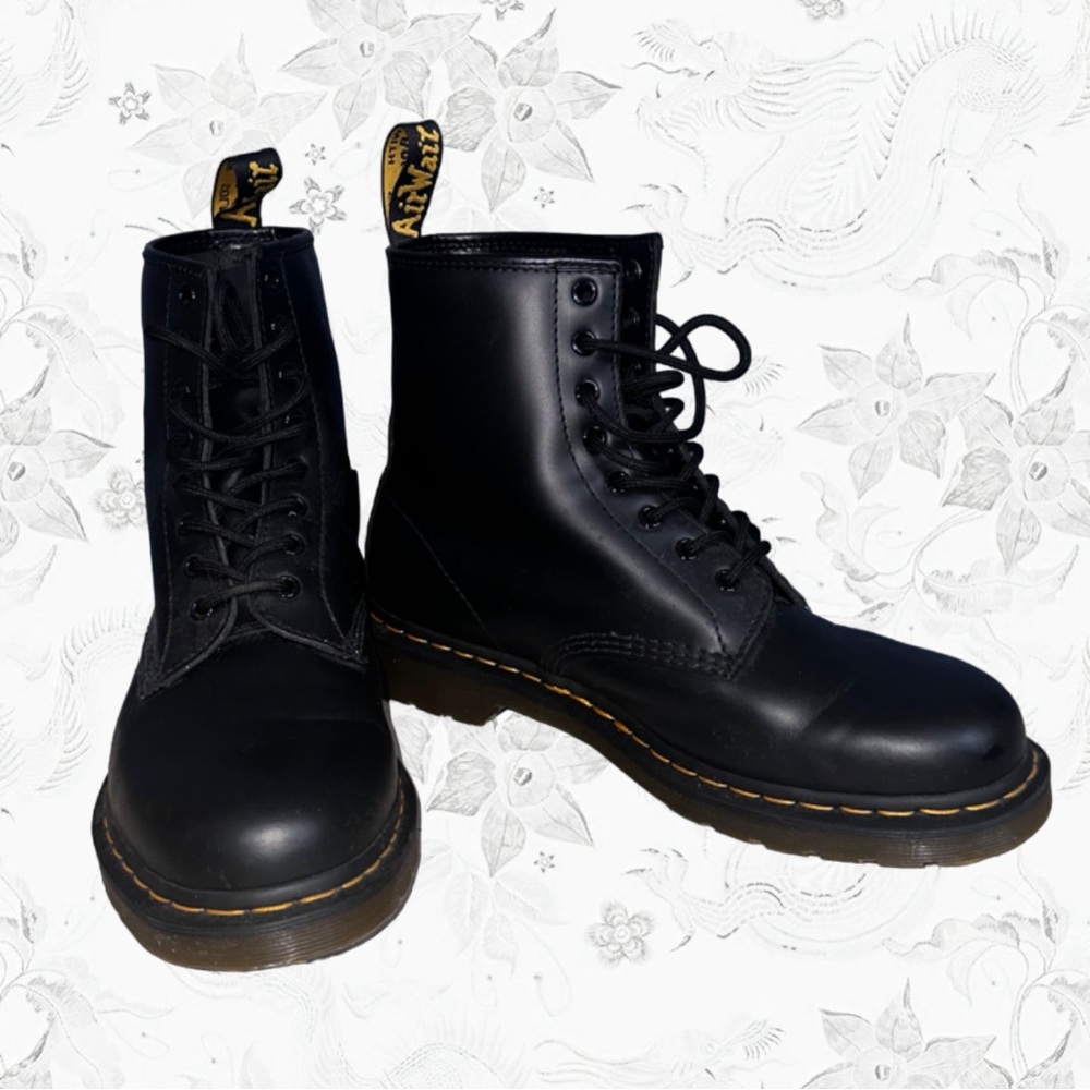 DR. MARTENS 1460 SMOOTH LEATHER LACE UP BOOTS - Men's size 11